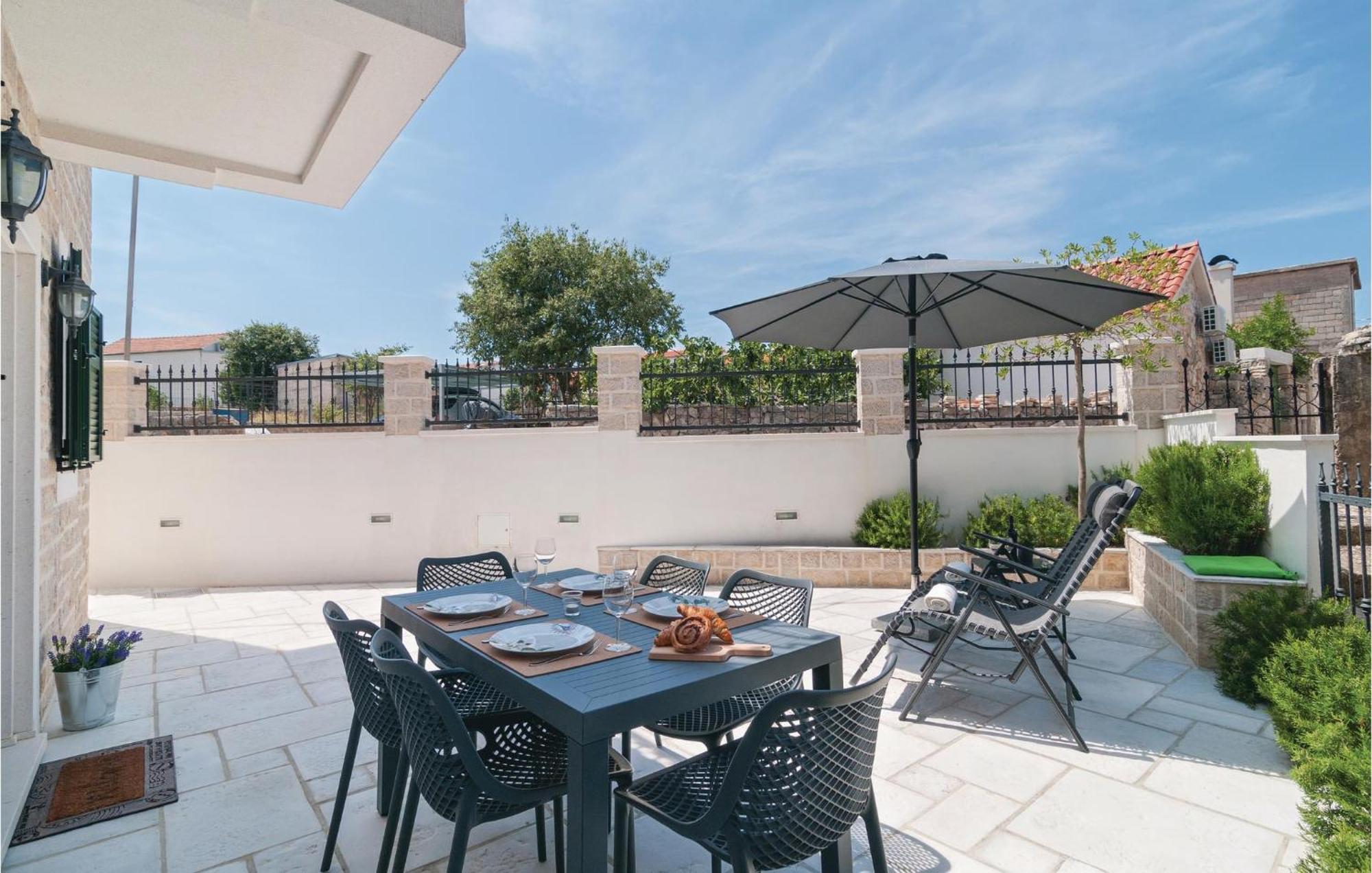 Stunning Home In Primosten With Kitchen Eksteriør bilde