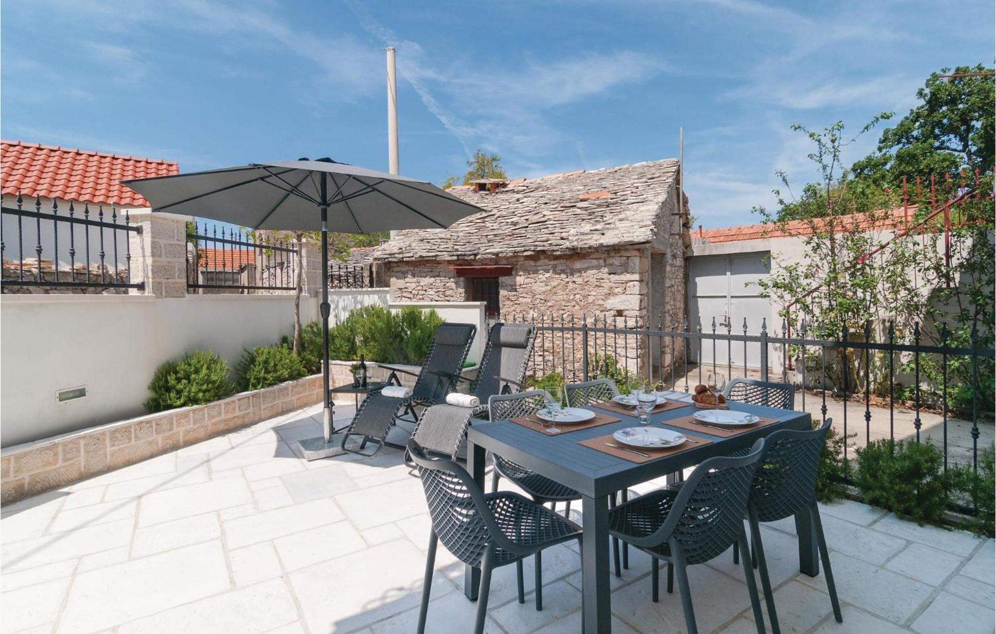 Stunning Home In Primosten With Kitchen Eksteriør bilde
